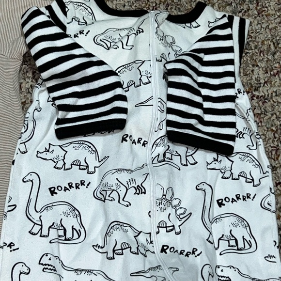 Boy 6-9‎ month PJs Striped and Dinosaur Print,  Lot of 2, 6-9 month pajamas - Picture 3 of 4